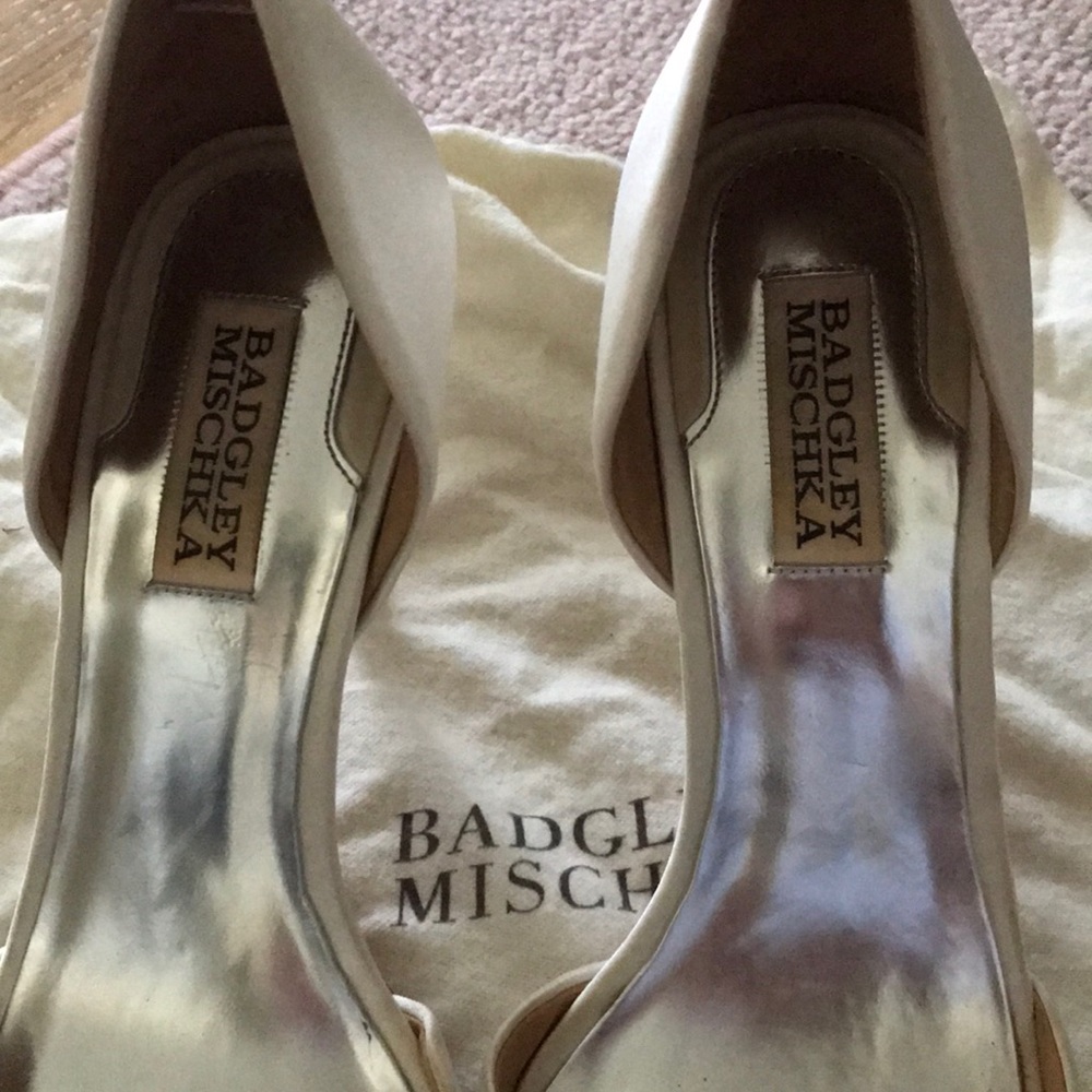 Badgley Mischka Lacie White Satin 8.5M - Picture 5 of 8